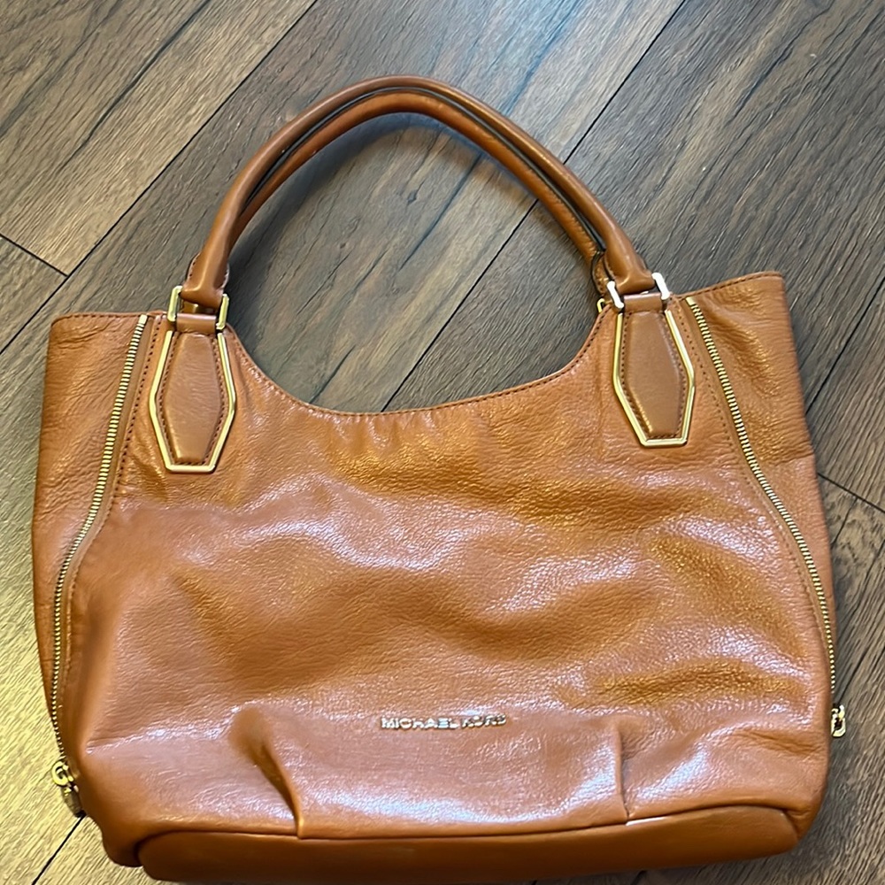 Micheal Kors hobo shoulder bag brown/tan leather with gold zipper detail.